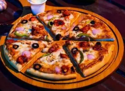 Masala Meat Pizza